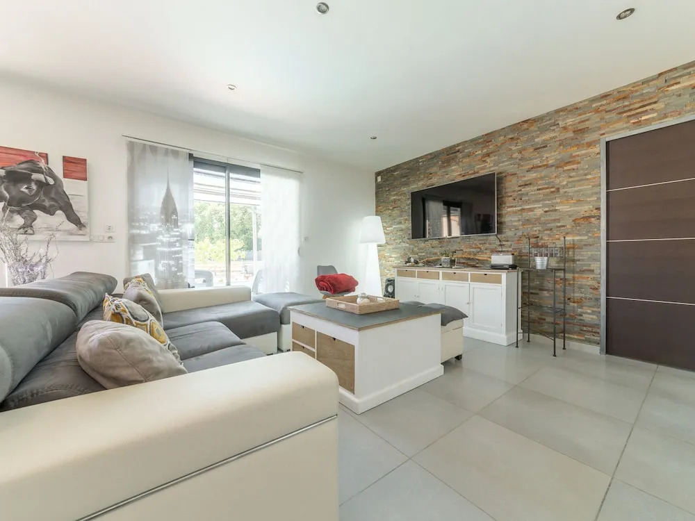 Serene Villa in Saint-Victor-la-Coste with Private Pool