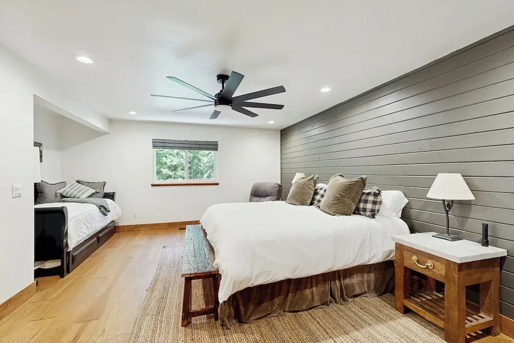 4BR Home w/ Spa, Bar, Home Gym, Decks, Near Lake