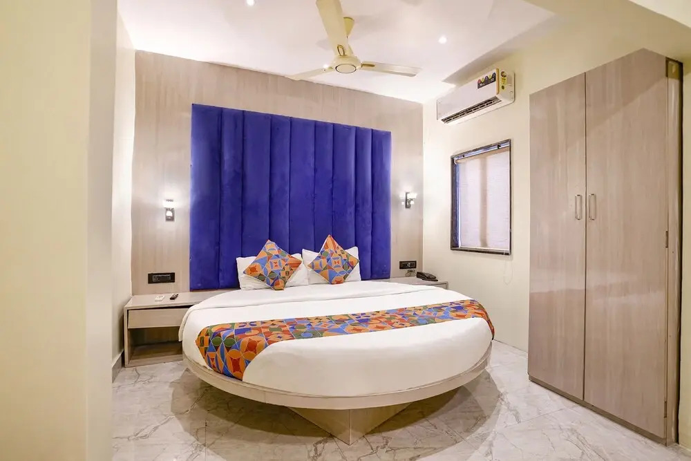 Fabhotel Priceless