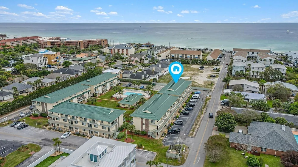 Sandprints A8 2 Bedroom Condo by RedAwning