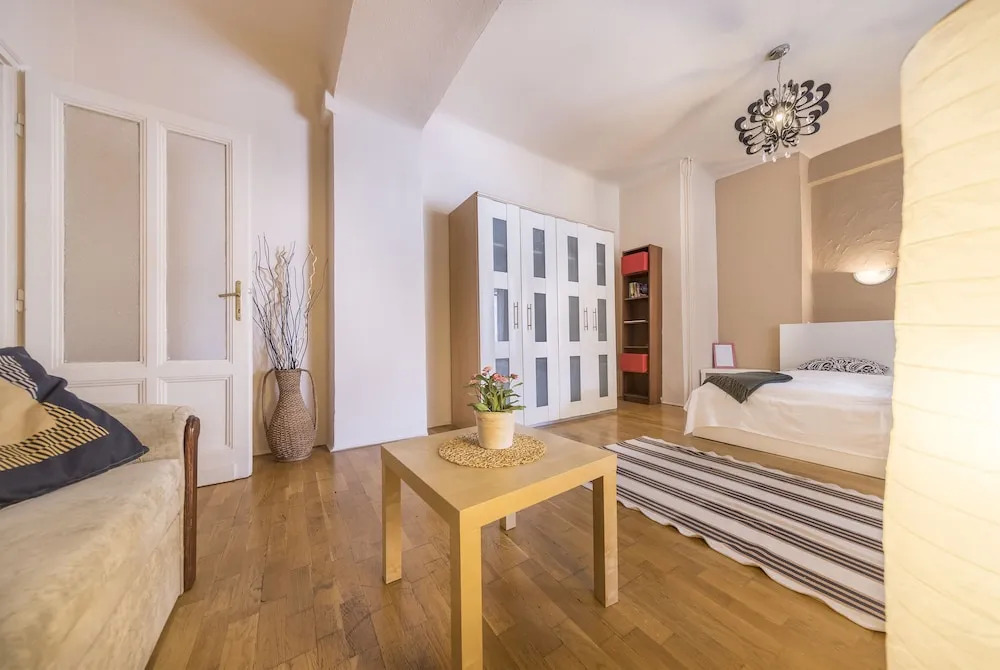 Zumin Apartment