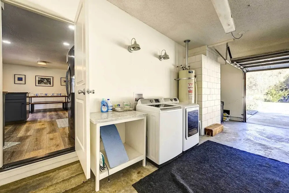 Walk to Dtwn! Dog-Friendly Oakhurst Gem w/ Yard