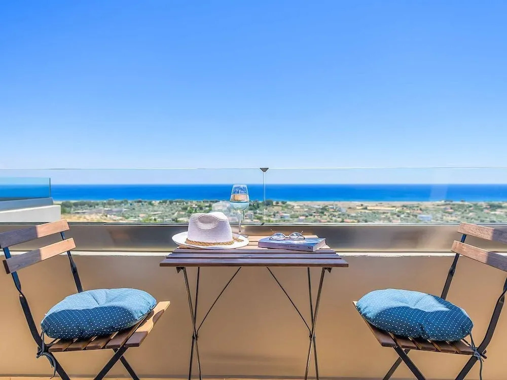 Villa Cerulean - This Villa has a Games Court, Wifi & A/C