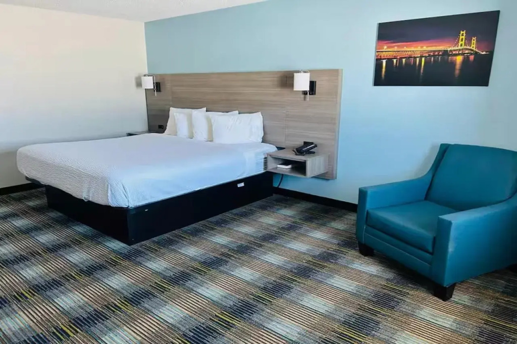 AmericInn by Wyndham Saint Ignace Lakefront
