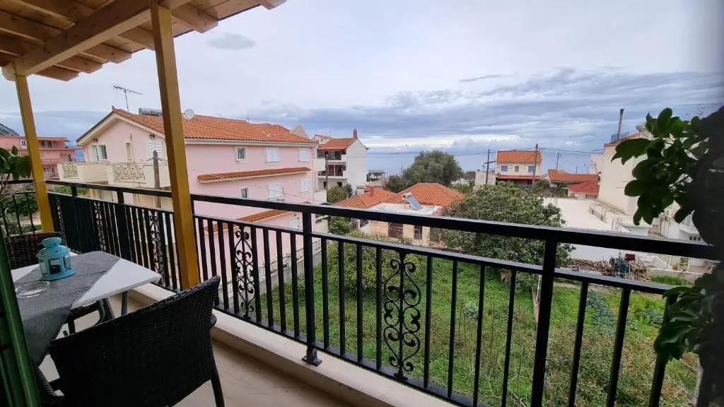 Makis Studios & Apartments