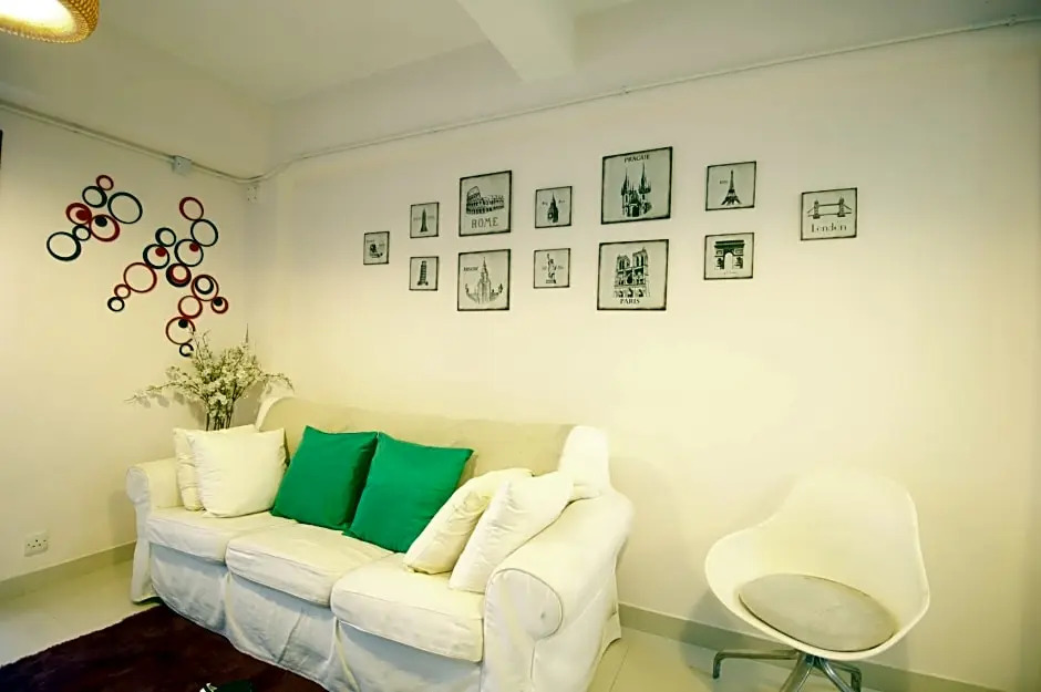 WC Downtown 3-bedroom Apartment MTR Downstairs 14C