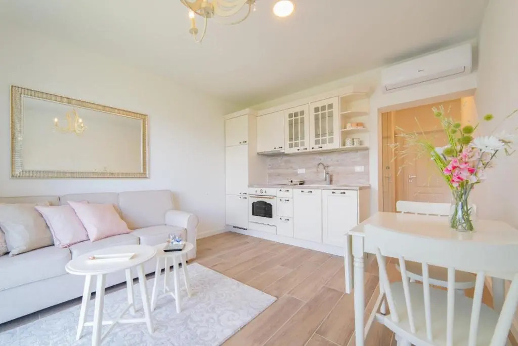 Mary Ann Apartment 2