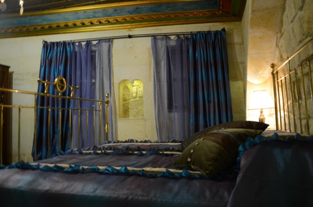 Golden Cave Suites