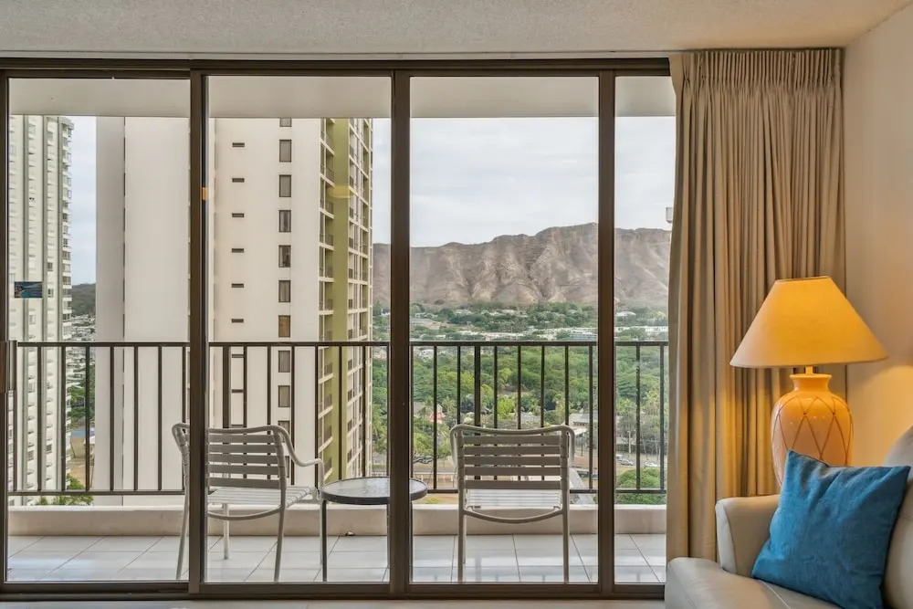 Gorgeous High Rise Waikiki Condo with Ocean and Diamond Head Views