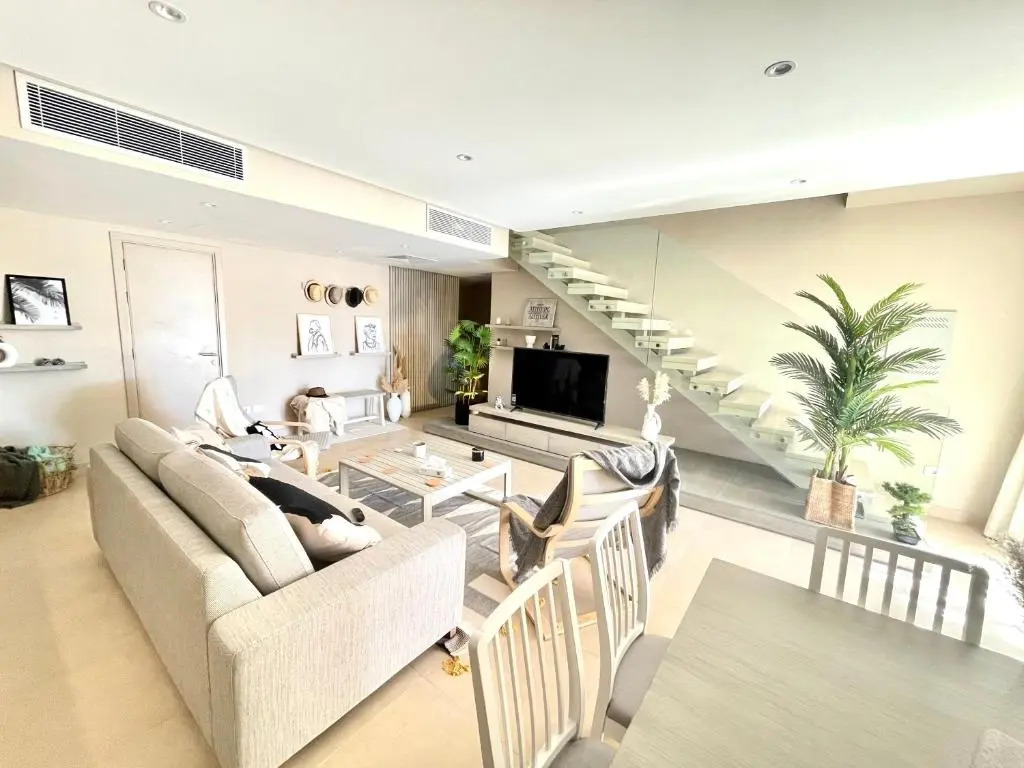 A Stunning Seaview Penthouse; 3bedrooms + Nanny