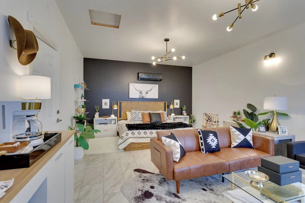 1 Mi to OU! Sleek Guest House w/ Gas Grill