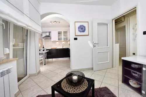 Apartments Lavizatić 266