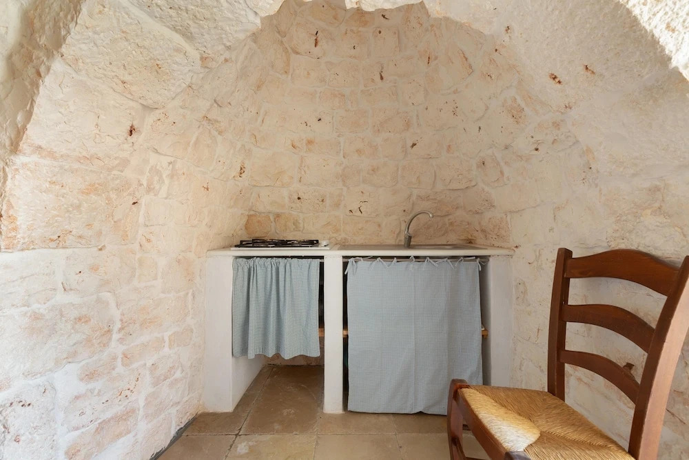 3746 Trullo Mandorlo by Barbarhouse