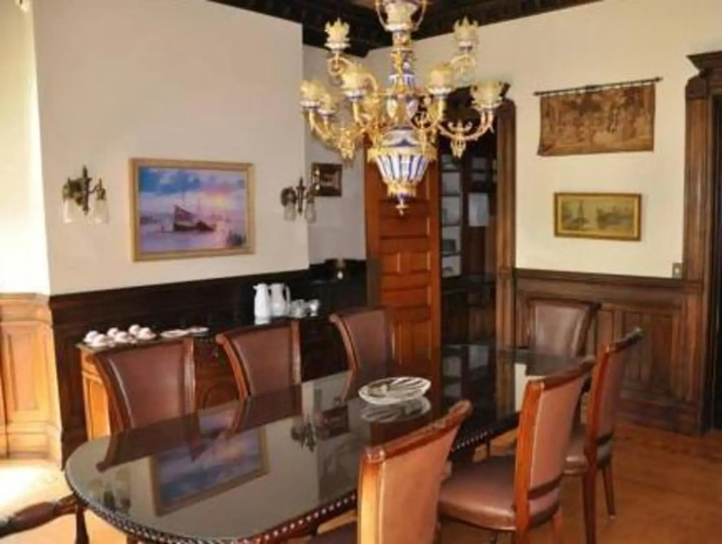 Henderson Castle Inn