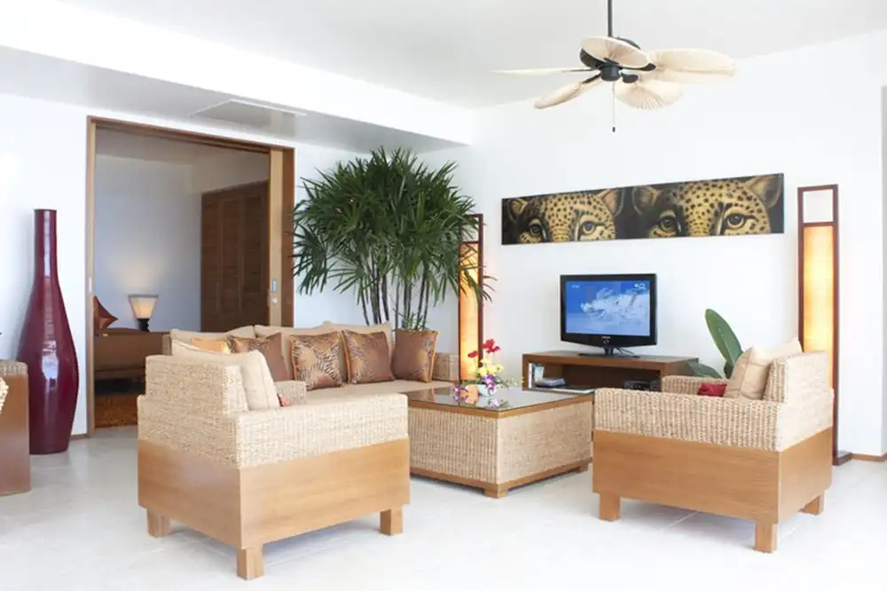 The Plantation B7 APT by PIPS