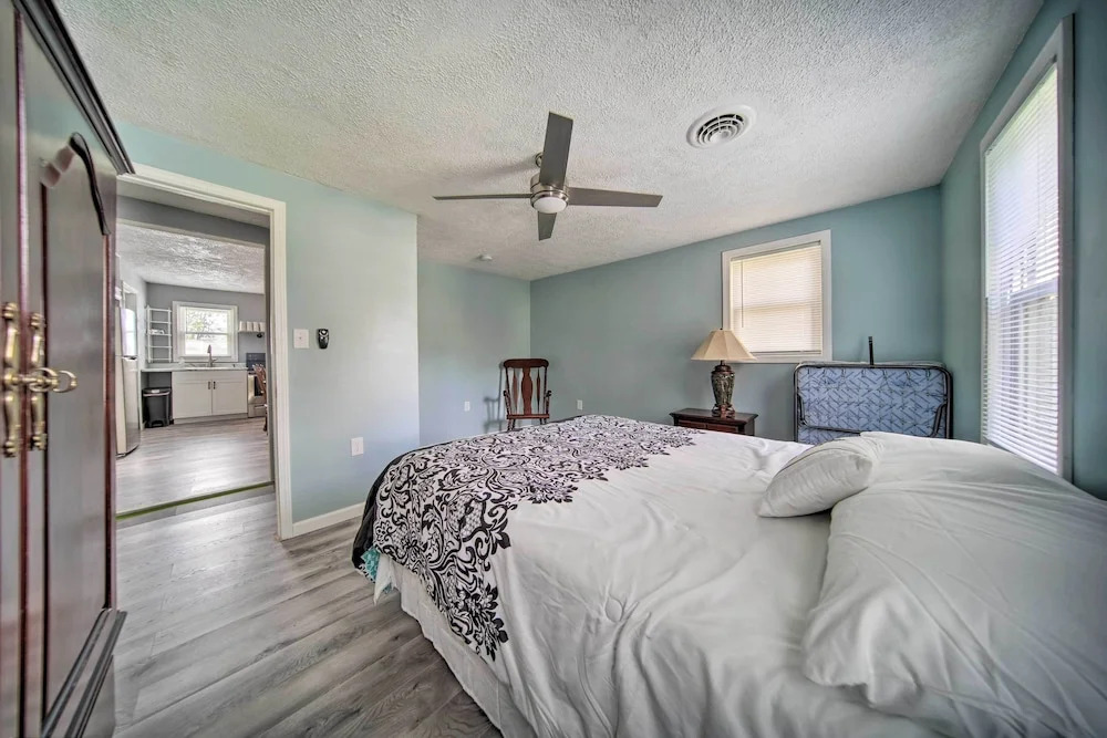 Spacious Geneva House < .5 Mi to The Strip!