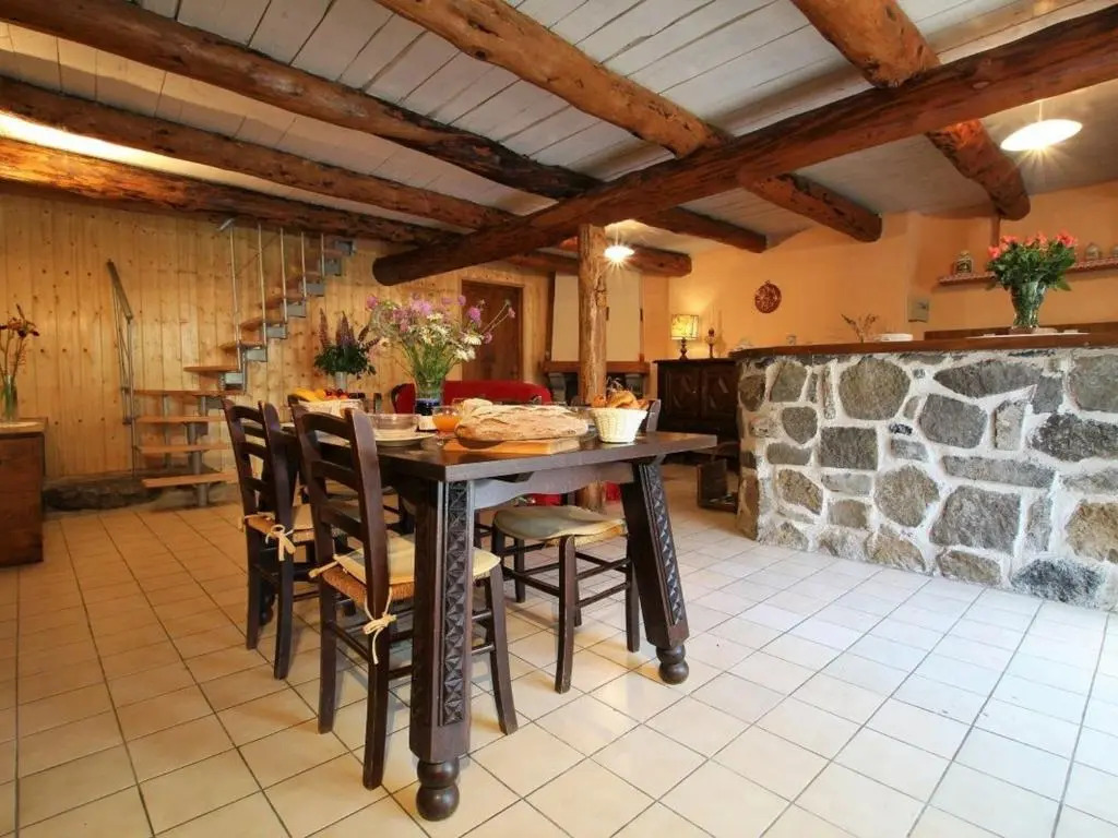 Location authentique avec cheminée et toit de chaume, proche nature et activités à St-Front - FR-1-582-291
