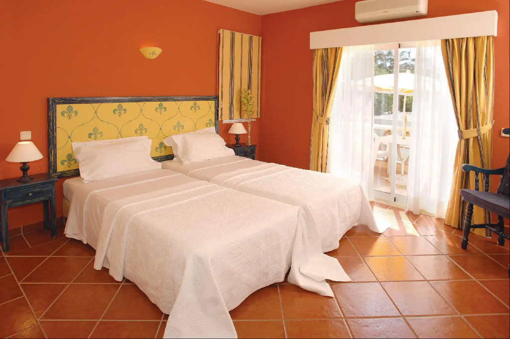 Costa dOiro Ambiance Village