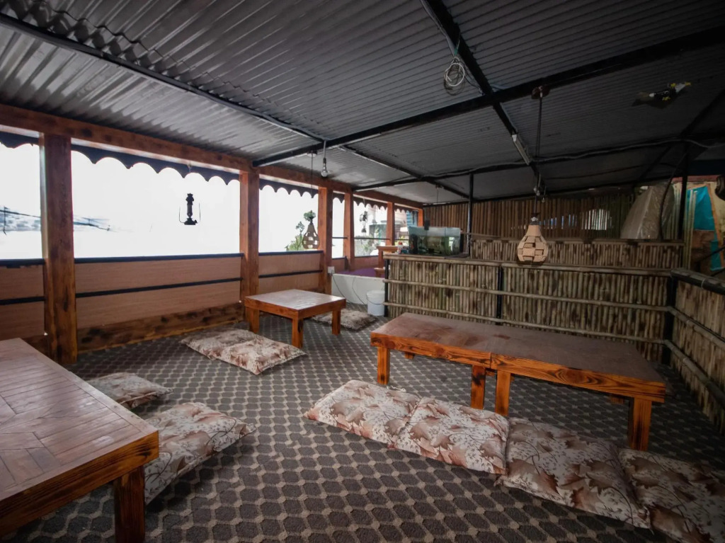 OYO 225 Hotel Fewa Corner
