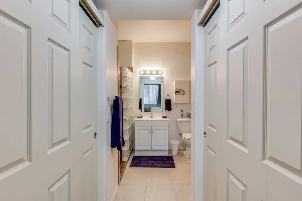 Southern #1064 - 2 Br condo by RedAwning