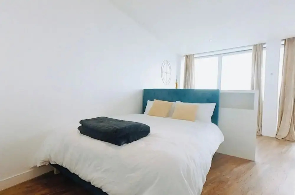 1 Bed City Studio Sleeps 3 - Wifi, Views