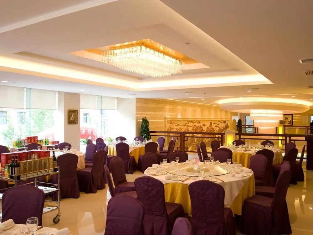 White Clouds Hotel - Dalian