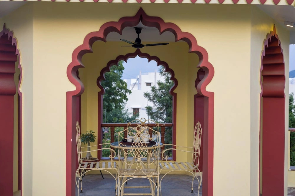 Alaya Stays Abhimanyu Mansion Topaz 2BHk