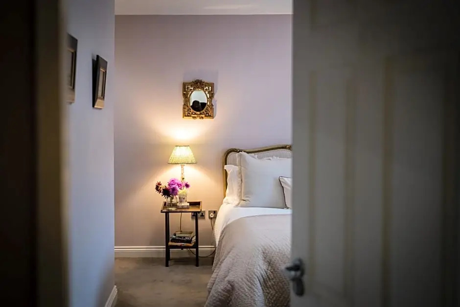 The Hare & Hounds Inn