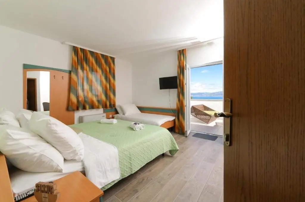 Rooms by the sea Supetar, Brac - 19049
