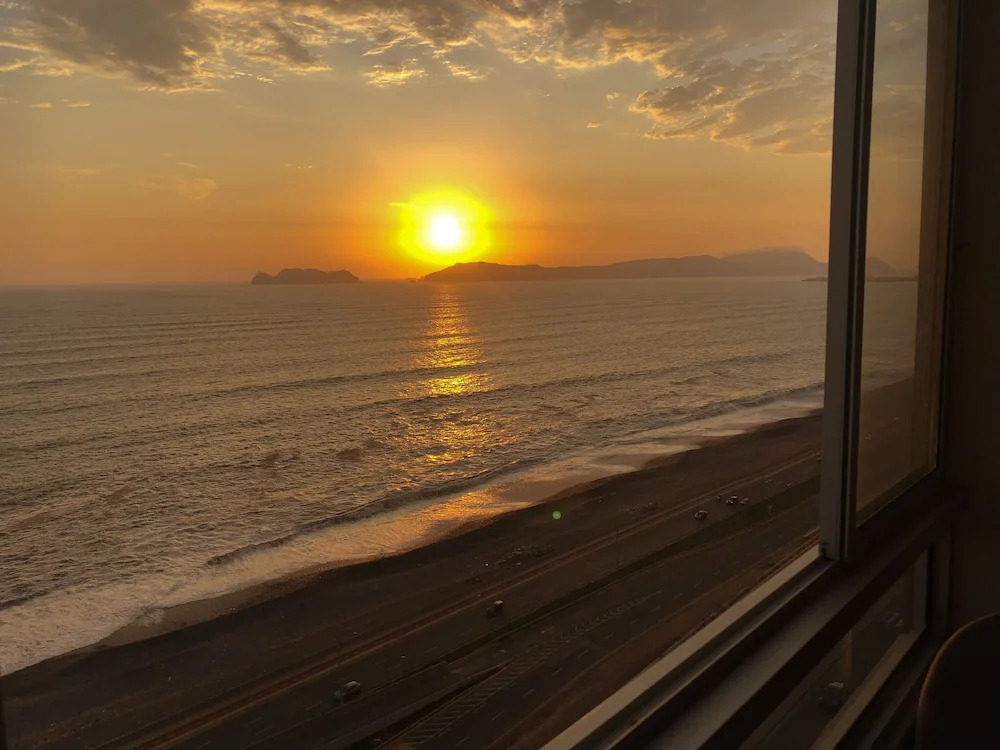 Exclusive Ocean View Apartment (1602)