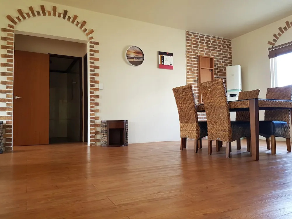 Karis Villa