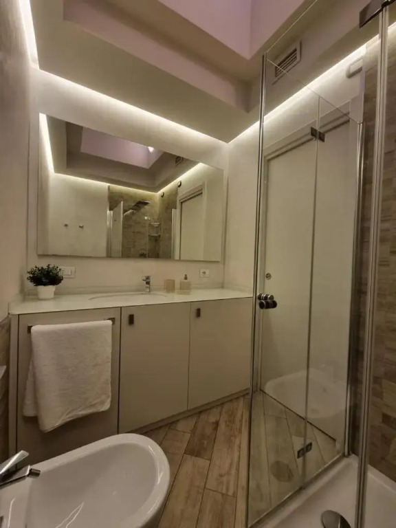 Appartamento ORCHIDEA a Sirmione sul Lago di Garda con piscina, giardino e spiaggia con molo