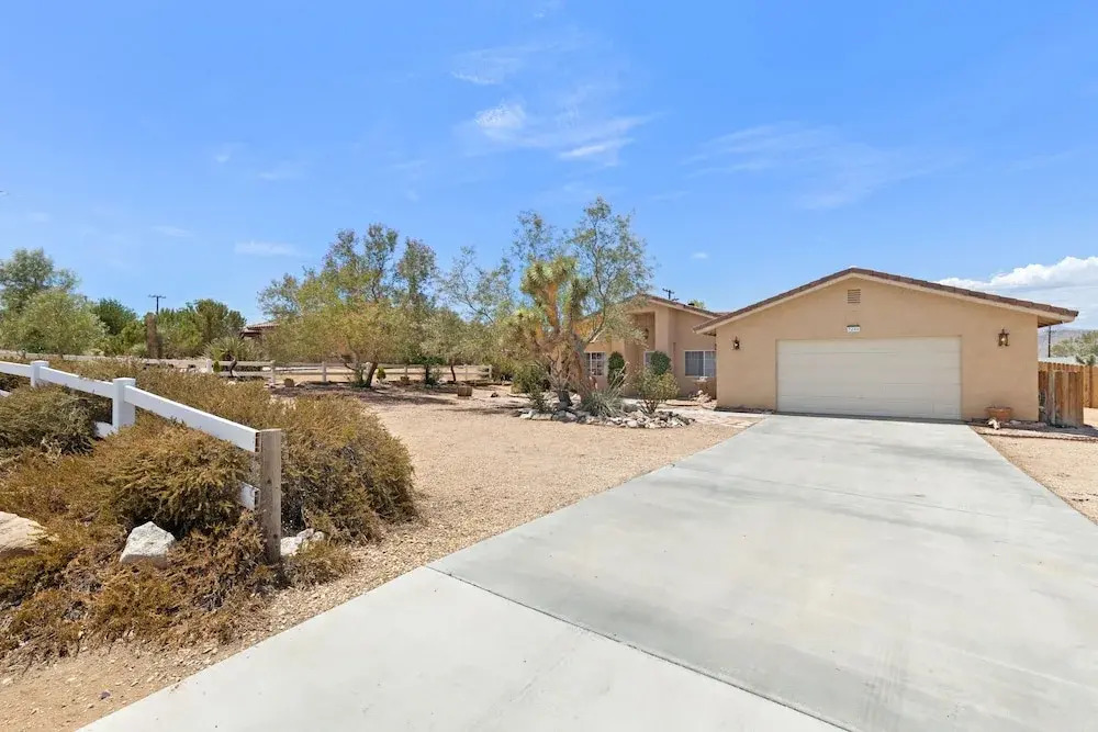 Euphorbia House - Fire Pit, Ping Pong, Tether Ball & Dark Skies 3 Bedroom Home by RedAwning