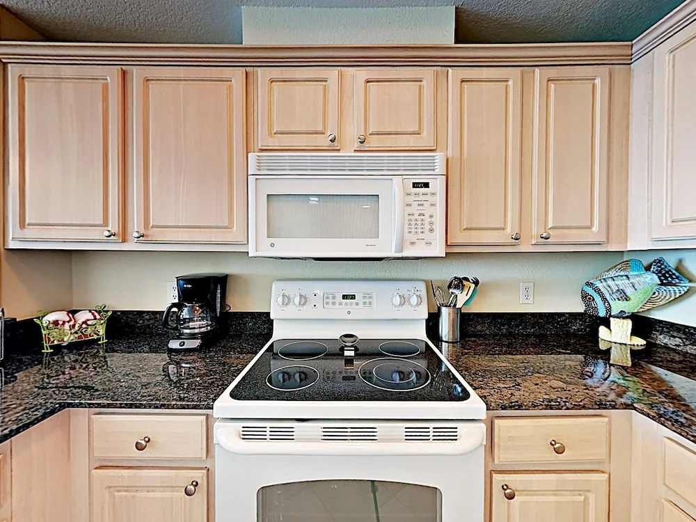 931 W Beach Blvd Condo by RedAwning