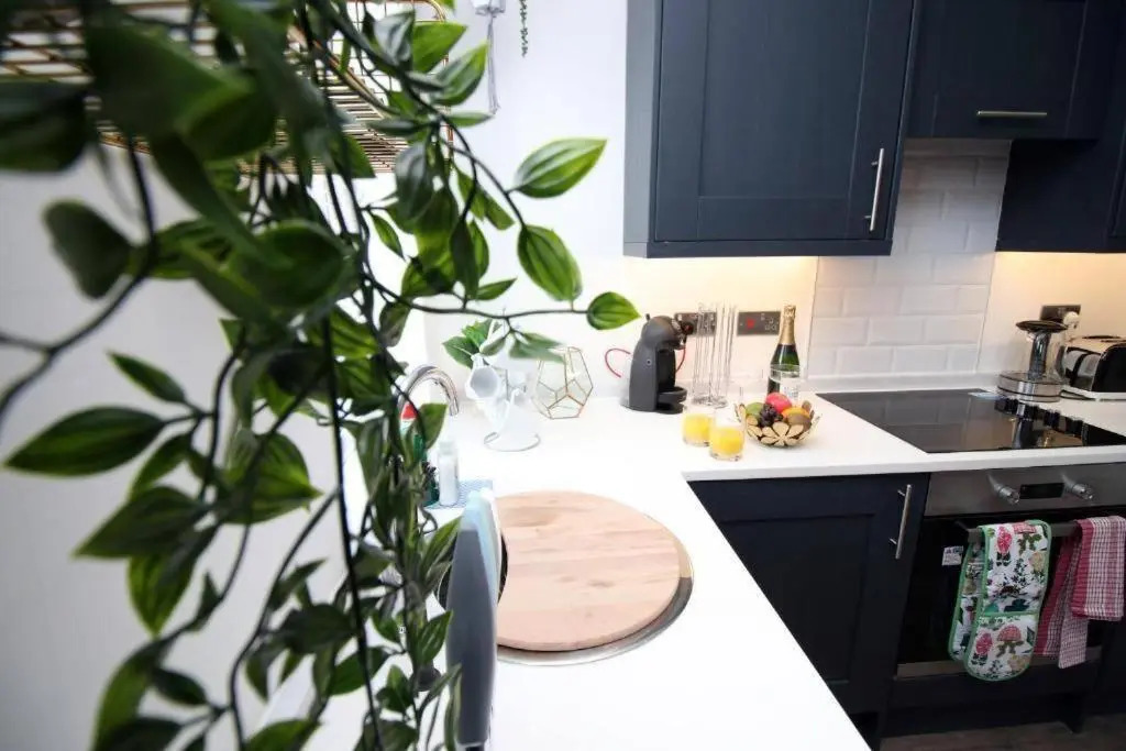 16 North Road Flat 4 by Mia Living Free Parking On Site
