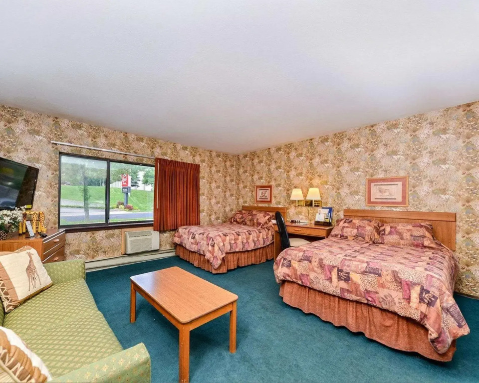 Rodeway Inn & Suites Madison East