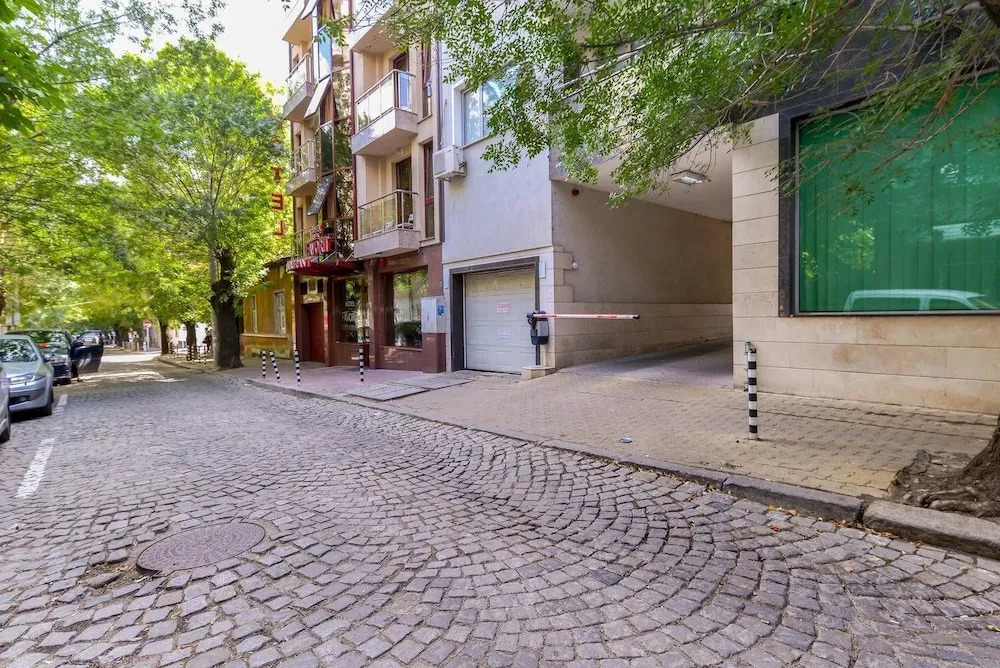 FM Deluxe 1-BDR Apartment with Parking - The M Place
