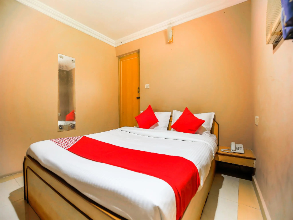 OYO 23068 Hotel Kamal Palace