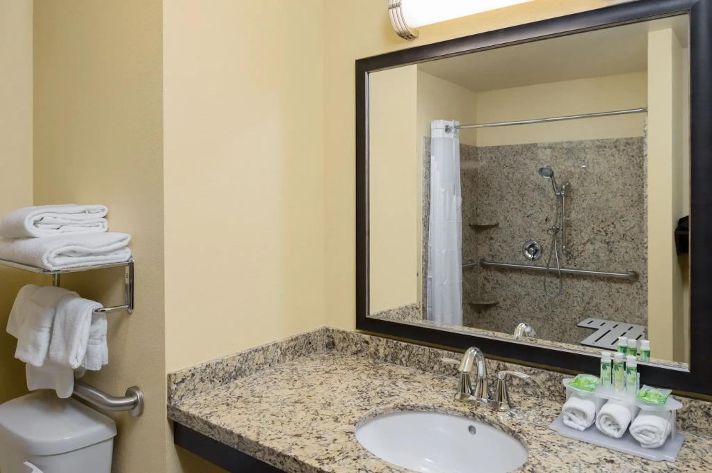 Holiday Inn Express Klamath - Redwood Ntl Pk Area by IHG