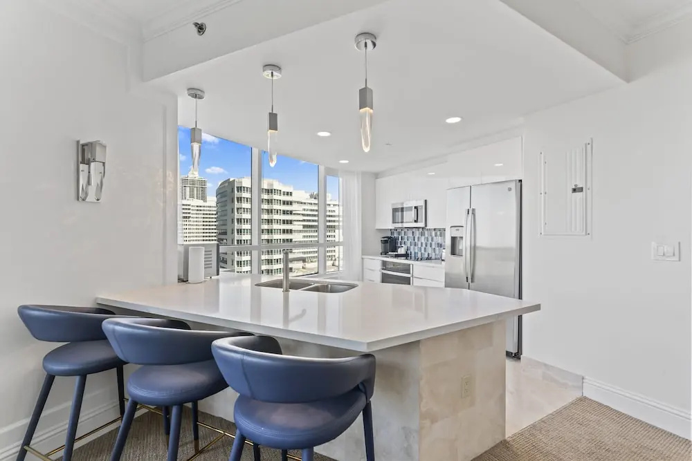 Luxury apt with Bay View at Miami Beach