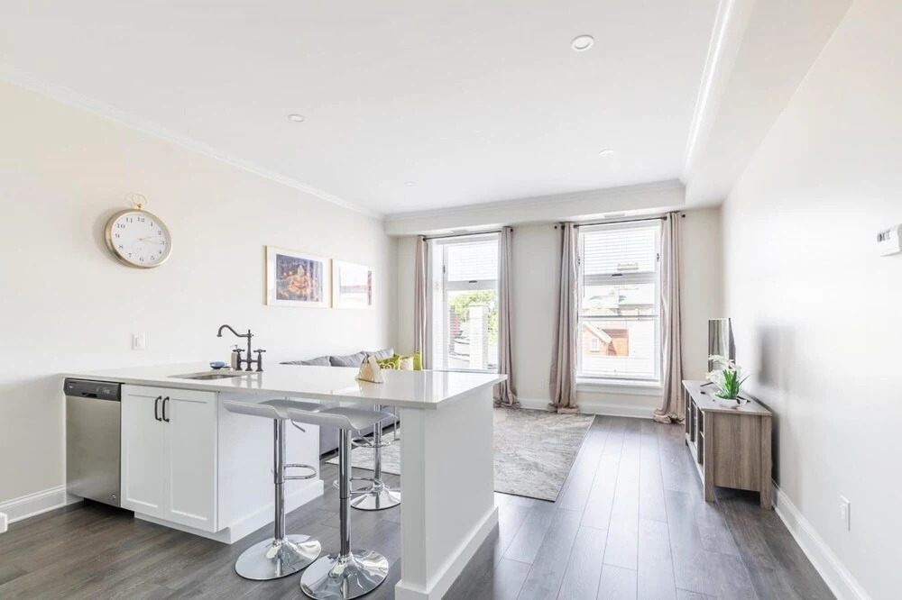 Iconic Rideau 1Bd Unit Balcony Free Parking 2