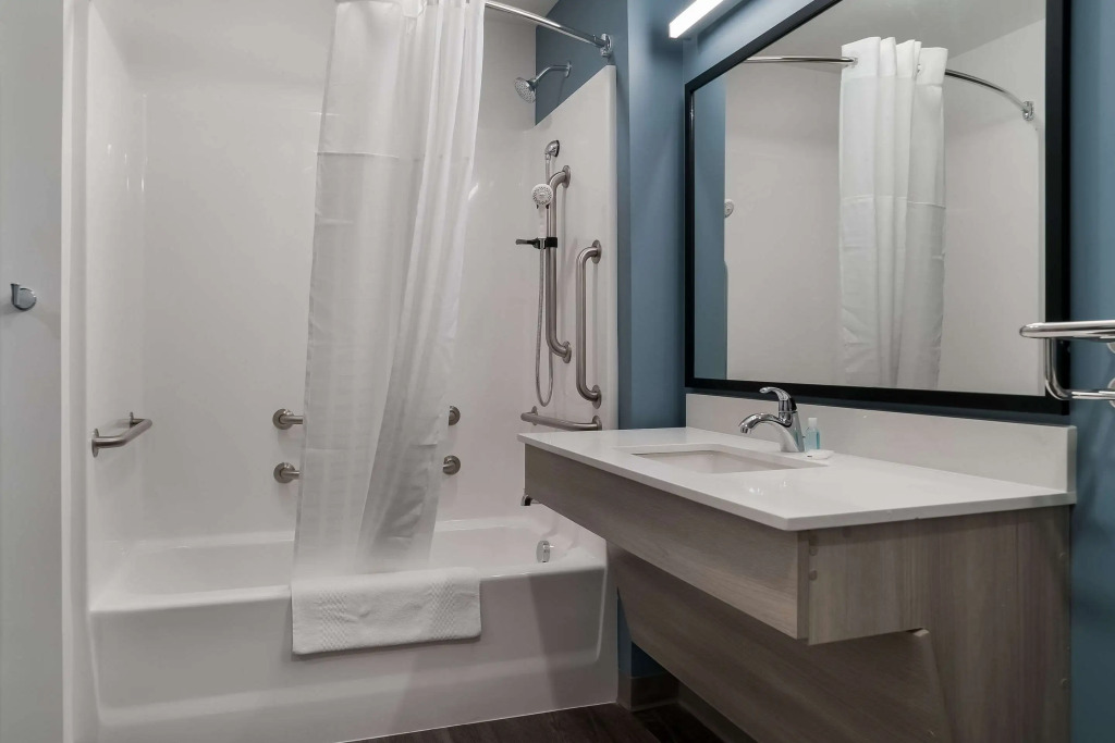 WoodSpring Suites Detroit Sterling Heights