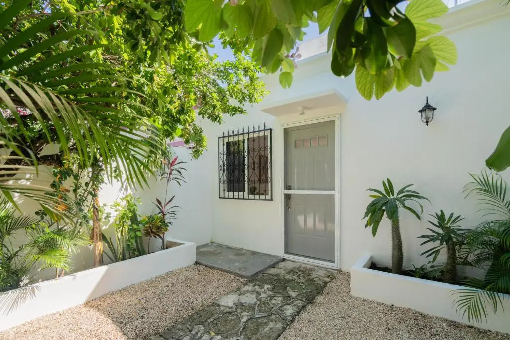 Perfect Cozy Vacation Home Just 2 Miles From the beach