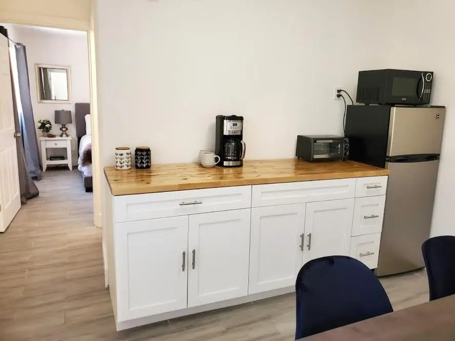 Stylish & Newly-Renovated Suites near Las Olas