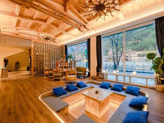 Four Mountain Hotel Mount Siguniang