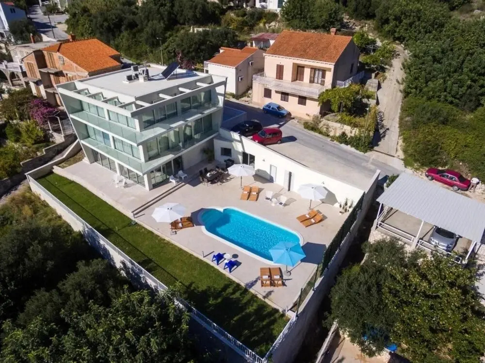 Five Bedroom Villa with Private Pool & Sea View
