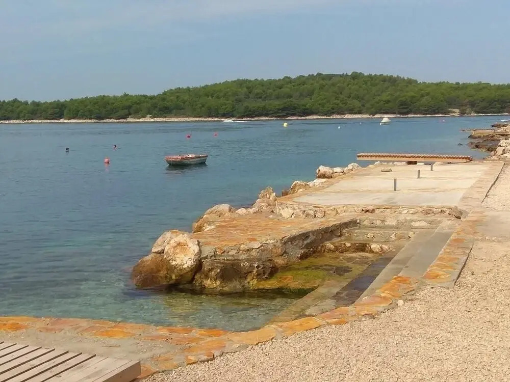 Glory - 100m From Beach - A1