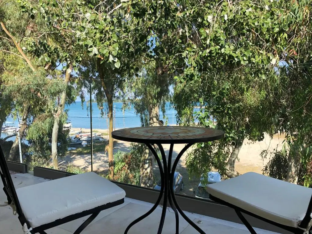 Marina Vista Luxury Studio suites Beach front