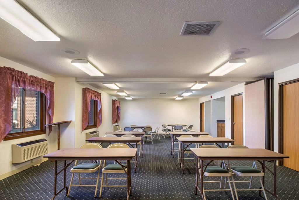 Motel 6-Saukville, WI