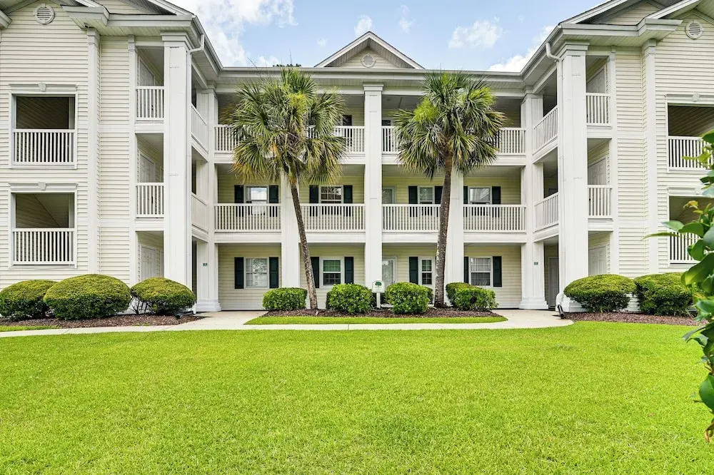 Pool Access & Golf View: Myrtle Beach Retreat!